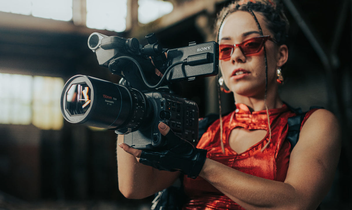 SIRUI Venus 150mm T2.9 1.6x Full-Frame Anamorphic Lens