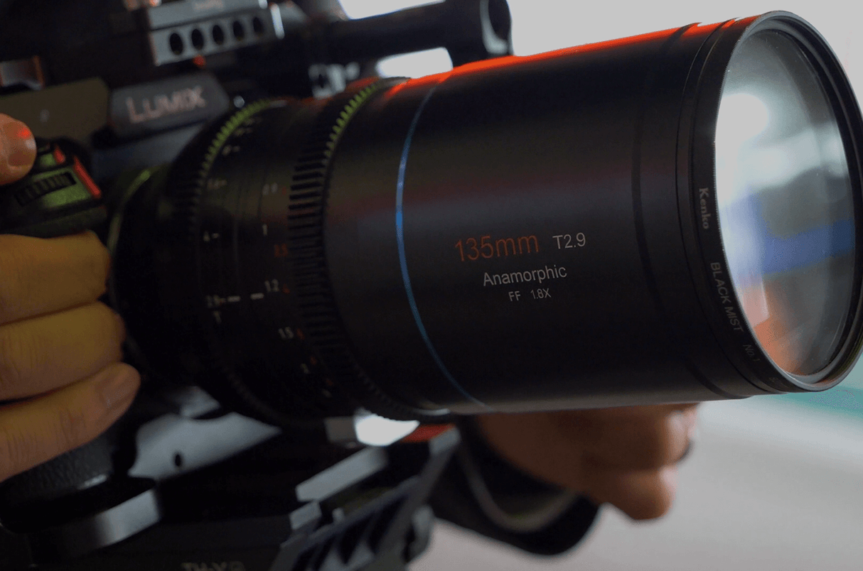 SIRUI Venus 135mm T2.9 1.8x Full-Frame Anamorphic Lens